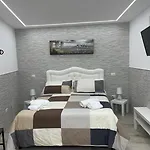 Metro Stazione-museo 500 M-appartamento Ed Elegante Dimora De Curtis *