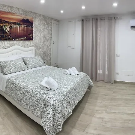 Metro Stazione-museo 500 M-appartamento Ed Elegante Dimora De Curtis Nápoles