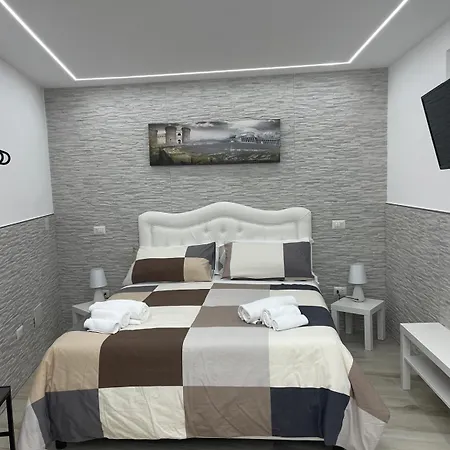 Metro Stazione-museo 500 M-appartamento Ed Elegante Dimora De Curtis *