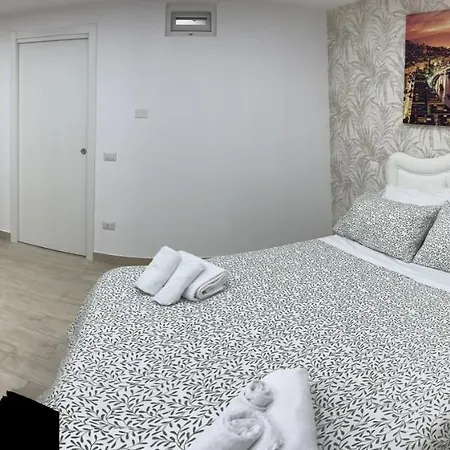 Metro Stazione-museo 500 M-appartamento Ed Elegante Dimora De Curtis Apartament Neapol