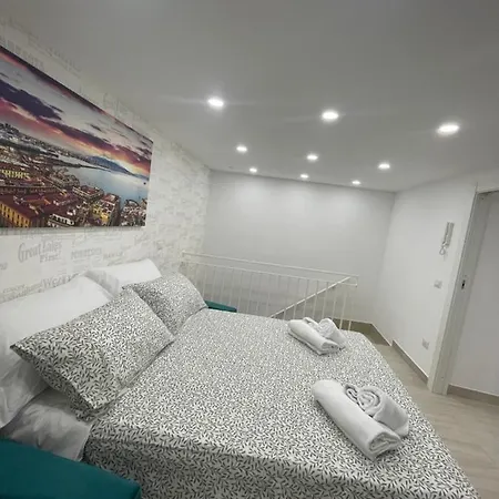 Metro Stazione-museo 500 M-appartamento Ed Elegante Dimora De Curtis Apartament Neapol