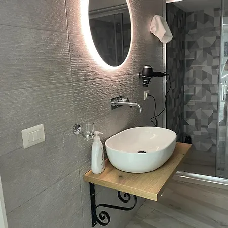 Apartament Metro Stazione-museo 500 M-appartamento Ed Elegante Dimora De Curtis Neapol