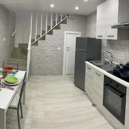 Metro Stazione-museo 500 M-appartamento Ed Elegante Dimora De Curtis Apartament